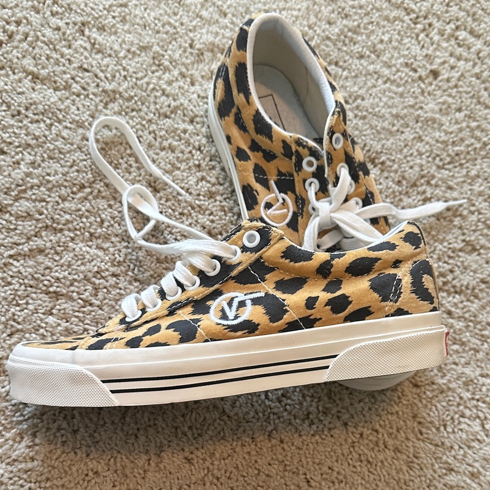 Vans Women's Sneakers in Leopard and White